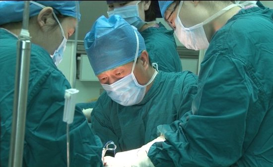 胎记小斑块病变成“恶魔” 差点要了婴儿性命